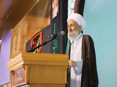 در حوزه علمیه باید بحث علمی و بصیرت انقلابی‌ وجود داشته باشد