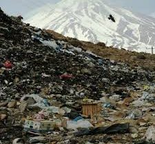 هجوم بی‌رویه گردشگران، تهدیدی برای بلندترین قله آسیا