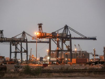 امیرآباد؛ گلوگاه تأمین نهاده‌های دامی کشور