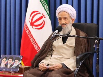  هنرمندان انقلابی ارزش‌ها را هنری می‌کنند