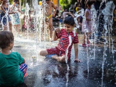 تابستان نفس‌هایش را حبس کرد؛ گرمای ۳۶ درجه و شرجیِ نفس‌گیر در راه مازندران